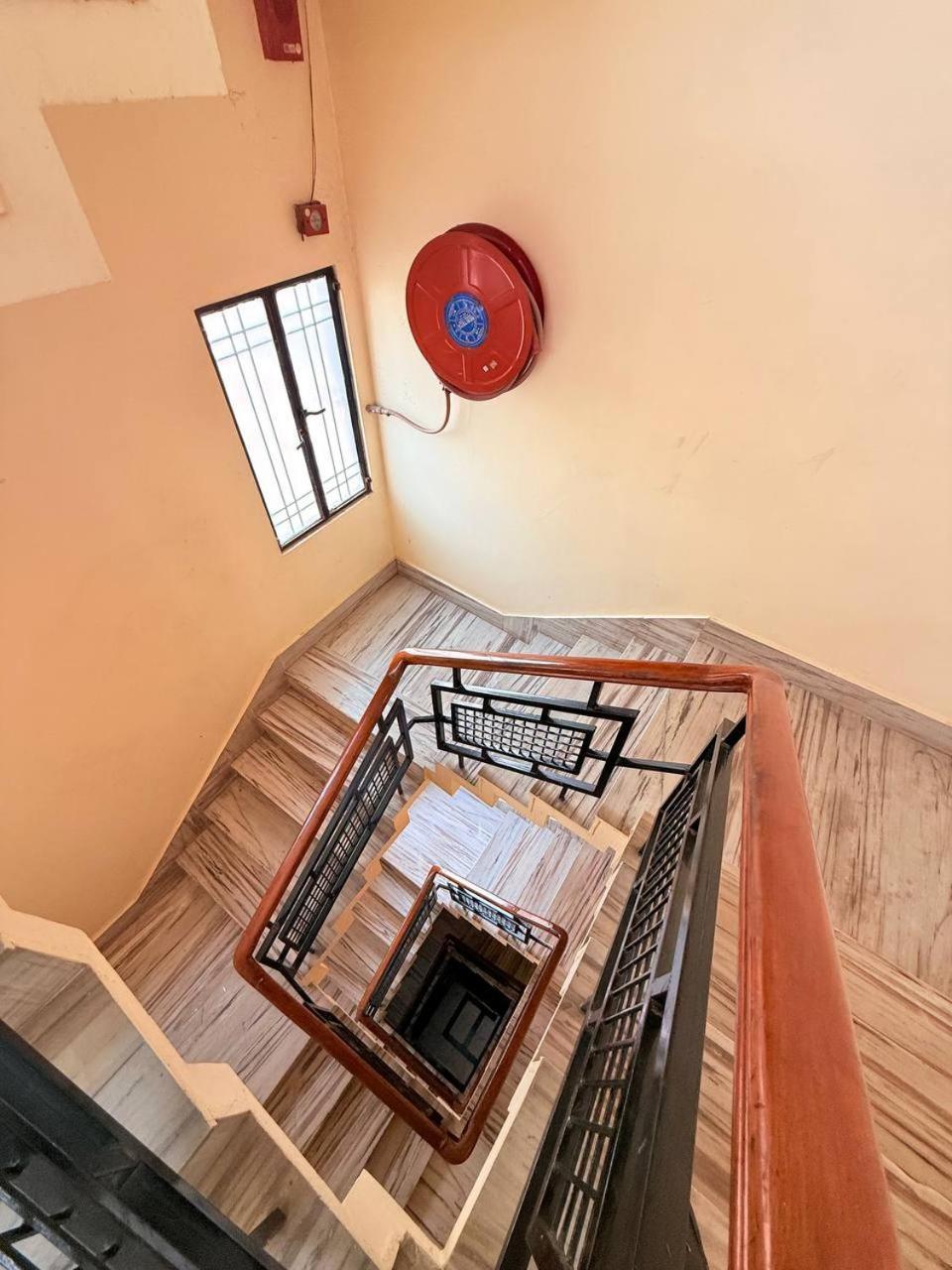 Shivam Hotel Varanasi - Near Kashi Vishwanath Temple With Parking And Lift Esterno foto